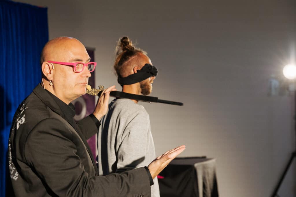 Vincent Gaillard Malice Academy Magicien mentaliste apres midi convivialite st jacques 41